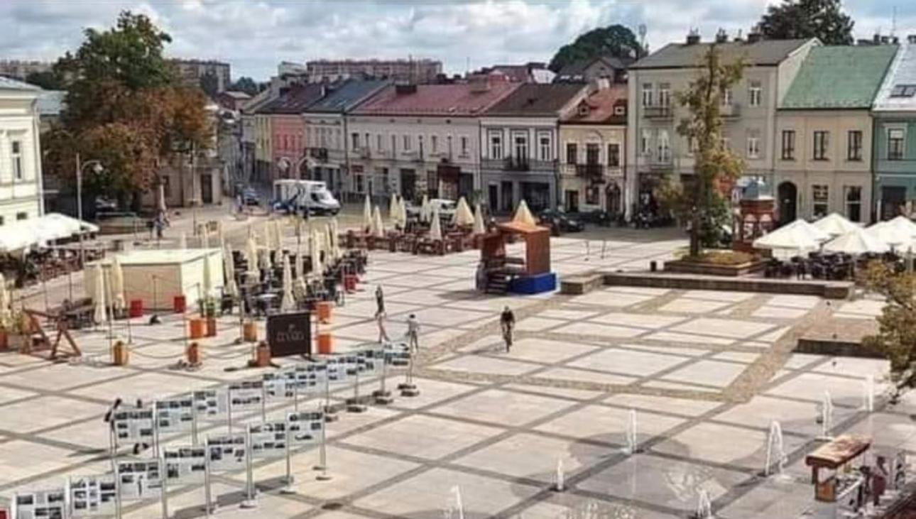 Hotelowe Pokoje Paris -Rynek Centrum- City One كيلتشي المظهر الخارجي الصورة